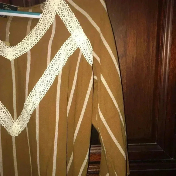 SUZANNE BETRO SIZE LARGE - Picture 3 of 5